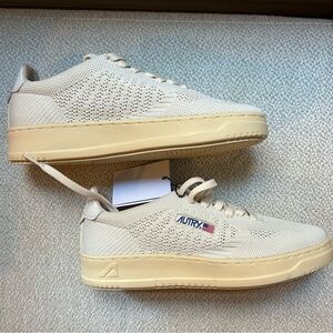 Autry Easeknit Sneakers White Ivory Low Top Leather Medalist Shoes Women's 9